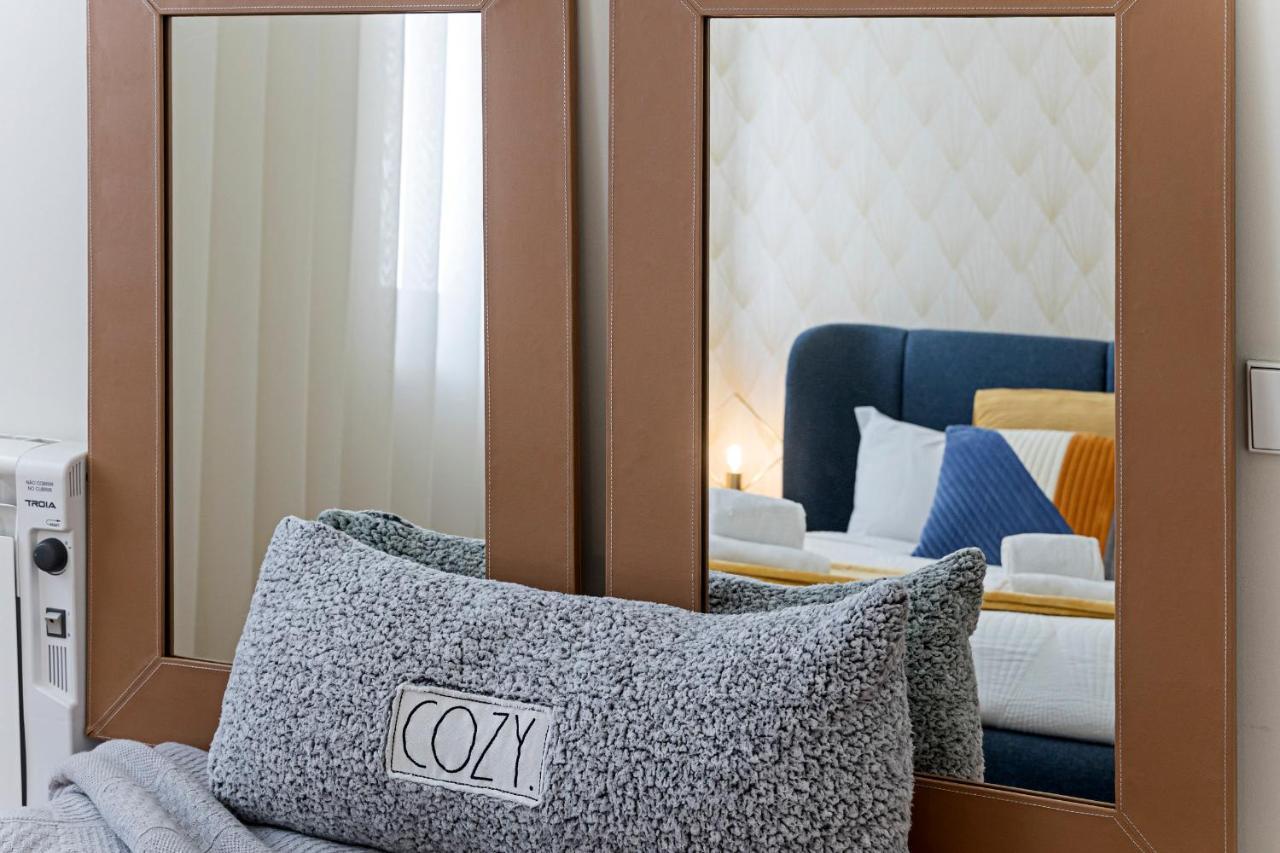 Luxurious Townhome With River View By Lovelystay Casa de férias